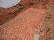 Escavação de Piscina na Vila Guarani